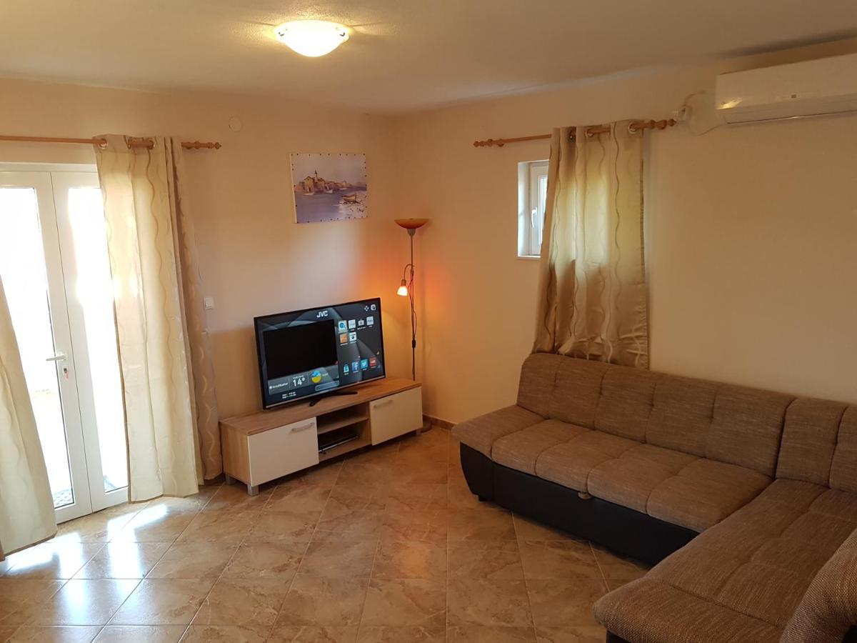 Family Friendly Seaside Apartments Kanica, Rogoznica - 12895 Exteriör bild